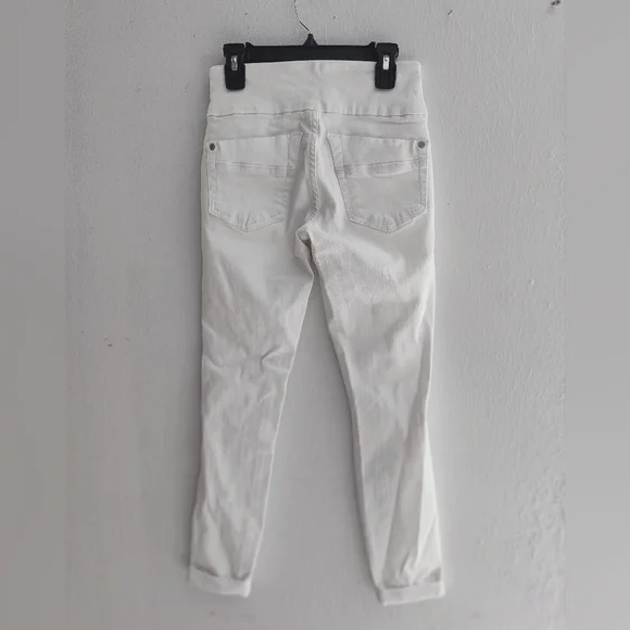 Rock And Republic Fever Pull On White Distressed Skinny Jeans - Picture 2 of 5